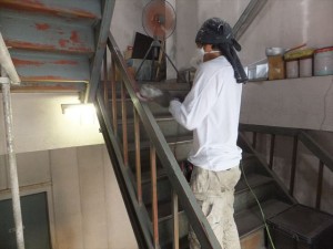 大阪　外壁塗装工事　ケレン作業